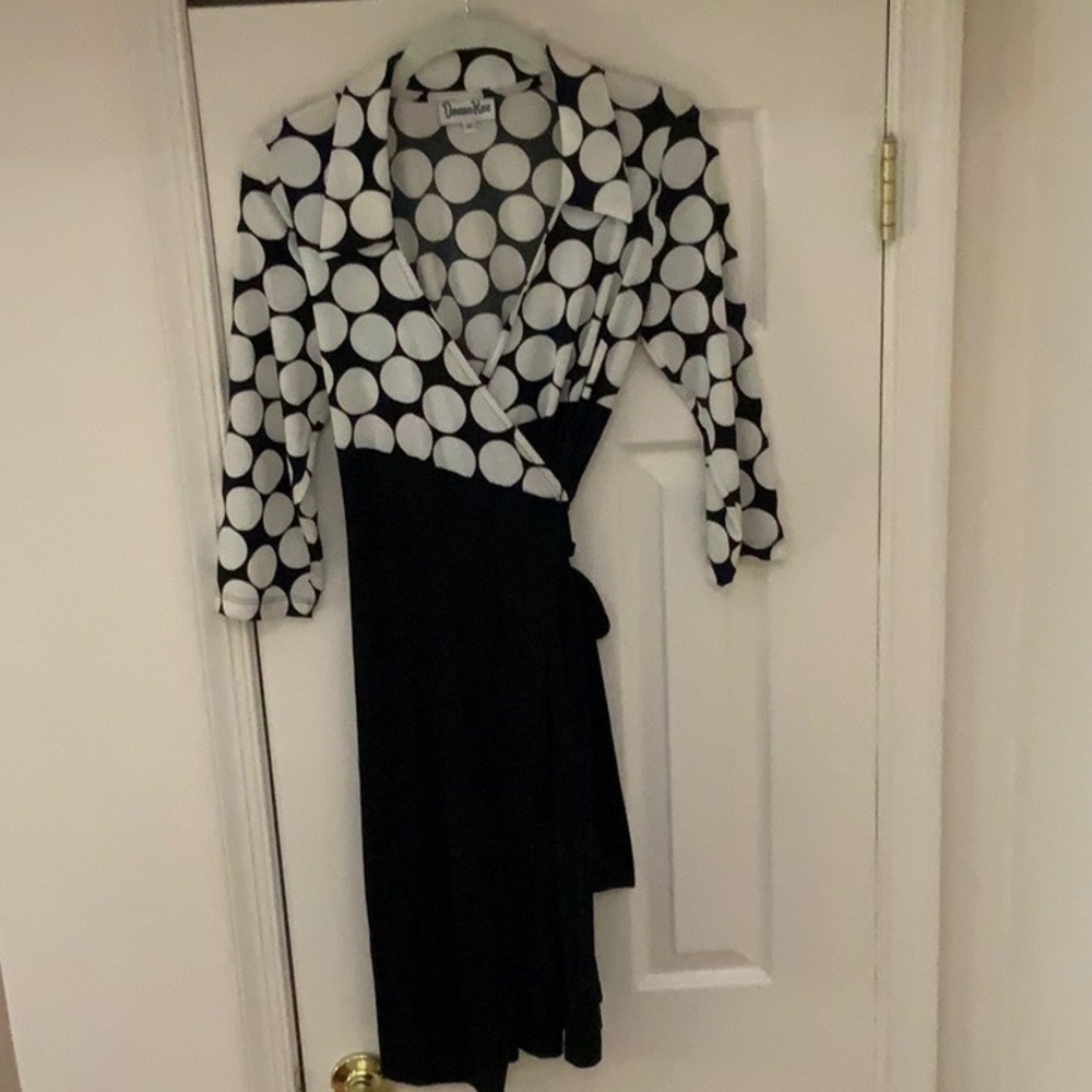 Donna Rae med wrap dress
